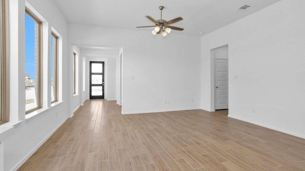 Spacious, unfurnished interior of a new home in Austin Point, Richmond (Image 9).