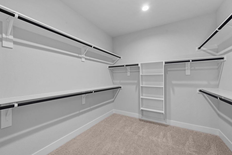 Spacious, unfurnished interior of a new home in Barton Creek Ranch, Conroe (Image 24).