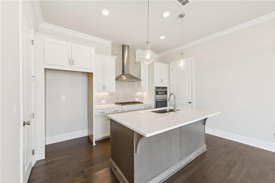 Furnished interior view inside a new home in Aberdeen, Hoschton (Image 7).