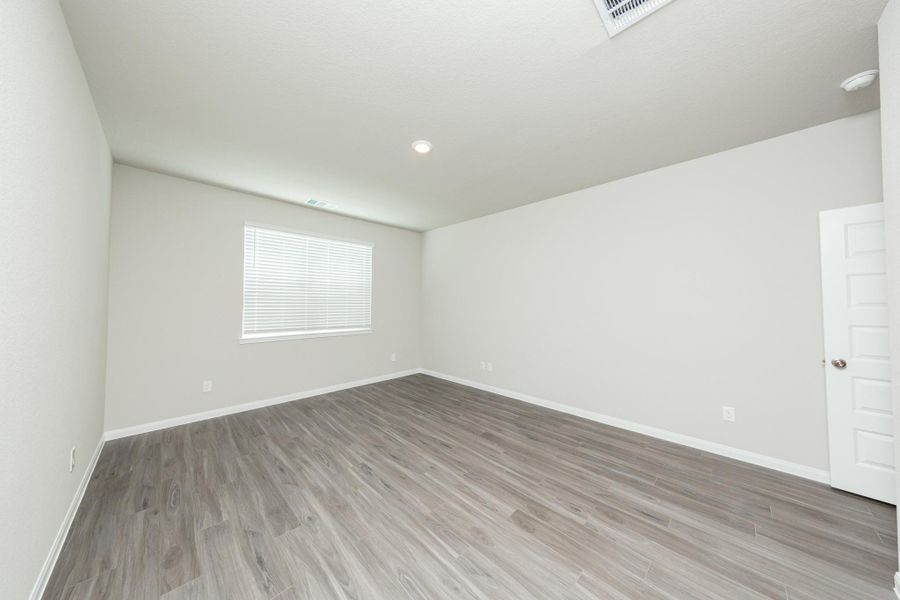 Spacious, unfurnished interior of a new home in Cliffstone Hills, Conroe (Image 20).