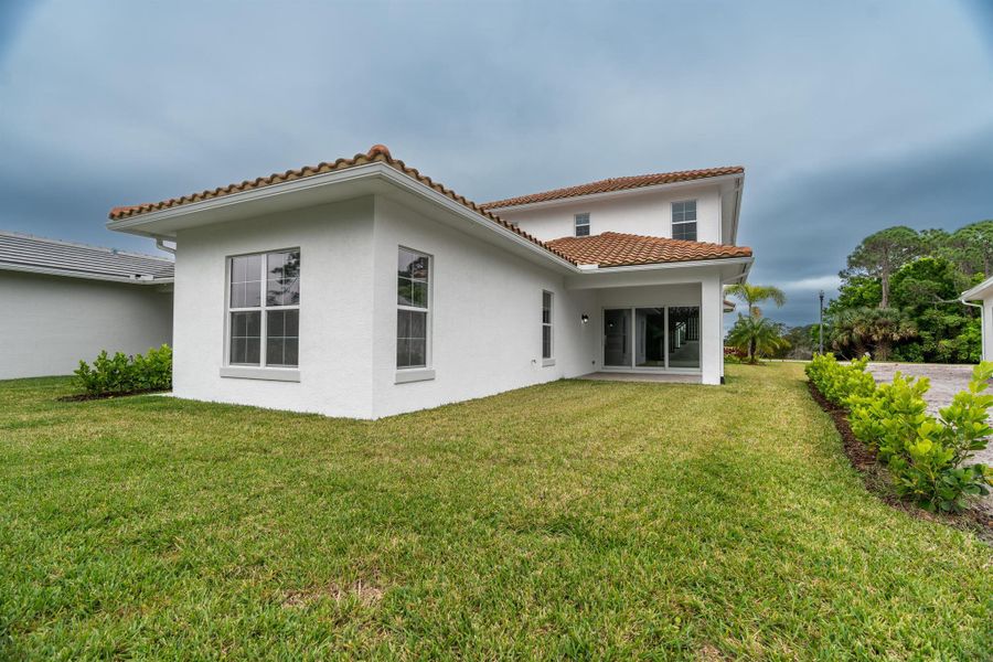 Exterior details and patio area of a home in , Port St. Lucie (Image 2).