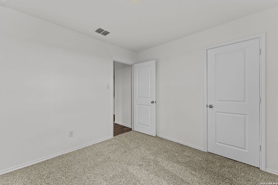 Spacious, unfurnished interior of a new home in Avenida, Converse (Image 10).
