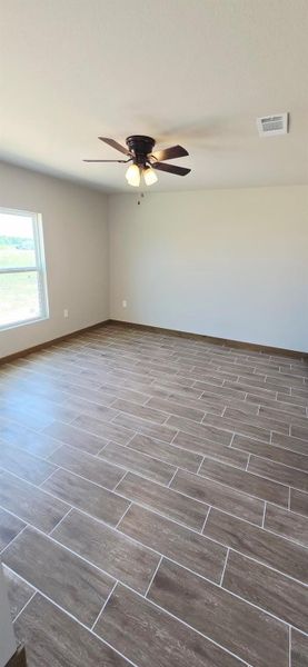 Spacious, unfurnished interior of a new home in , Cleveland (Image 5).