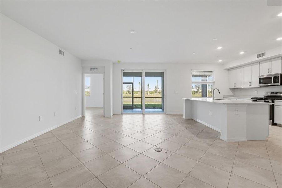 Spacious, unfurnished interior of a new home in Calusa Country Club, Lakewood Ranch (Image 17).