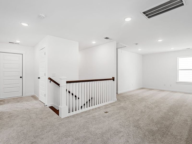 Spacious, unfurnished interior of a new home in Meadow Ridge Estates, Josephine (Image 20).