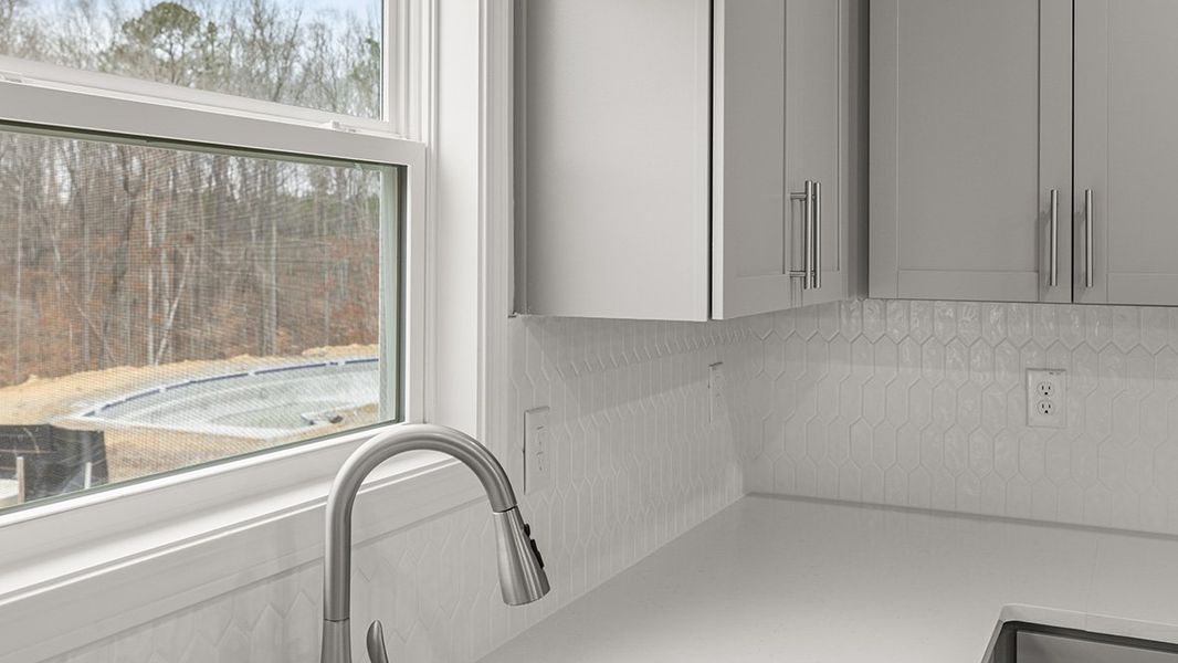 Representative interior finishes for a home built from the Lynnbrook by D.R. Horton in Holland Estates, Powder Springs (Image 10).