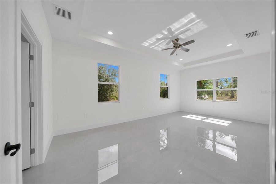 Spacious, unfurnished interior of a new home in , Lehigh Acres (Image 37).
