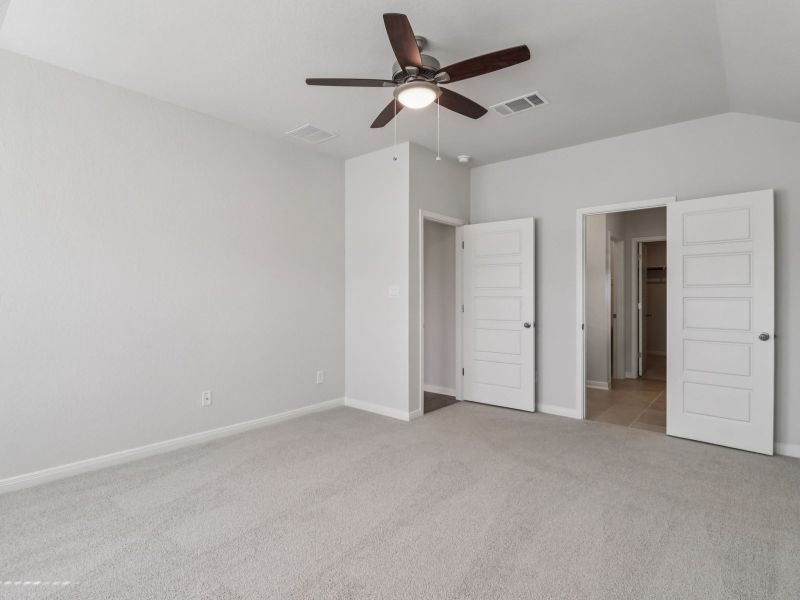 Spacious, unfurnished interior of a new home in Lark Canyon, New Braunfels (Image 14).