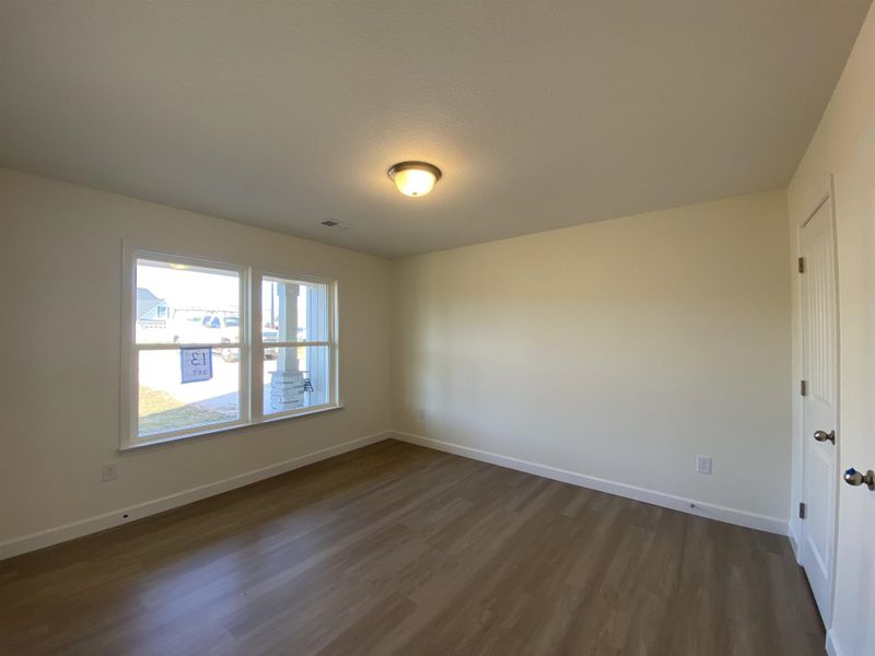 Spacious, unfurnished interior of a new home in Ballentine Ridge, Lyman (Image 29).