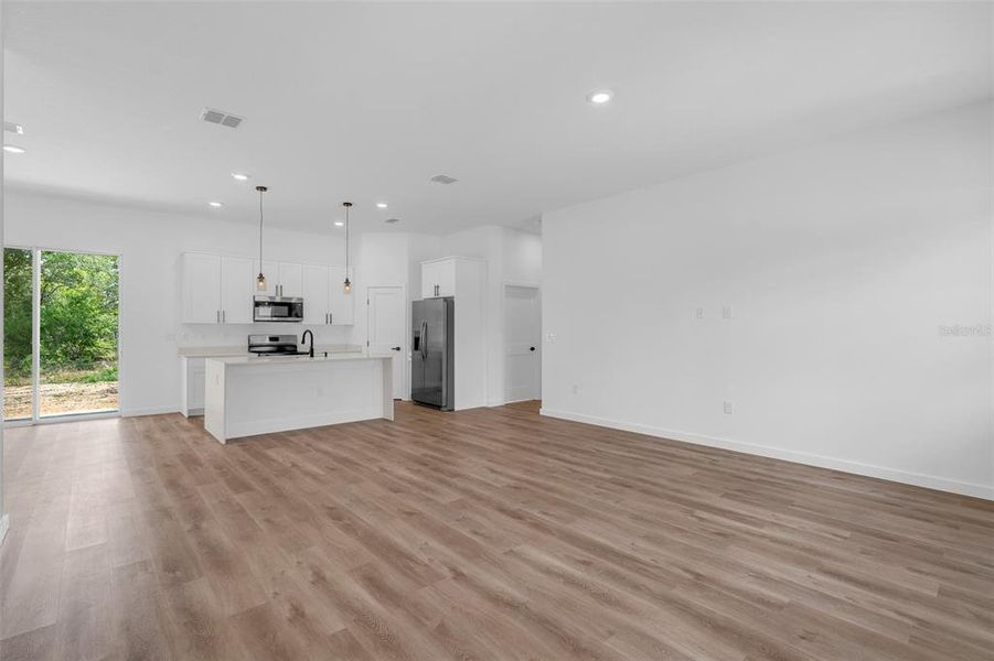 Spacious, unfurnished interior of a new home in , Citrus Springs (Image 28).