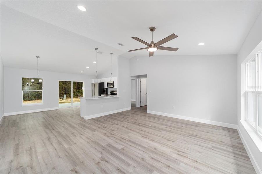 Spacious, unfurnished interior of a new home in , Dunnellon (Image 27).