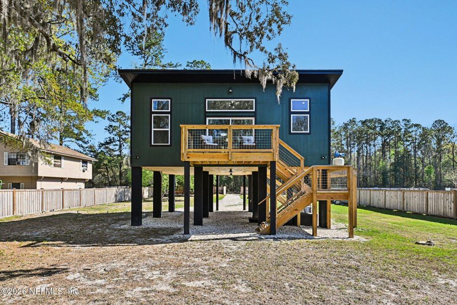Exterior details and patio area of a home in , Middleburg (Image 22).