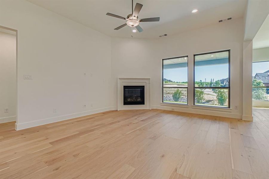 Spacious, unfurnished interior of a new home in Reunion 70s, Rhome (Image 16). Spacious, unfurnished interior of a new home in Reunion 70s, Rhome (Image 16).