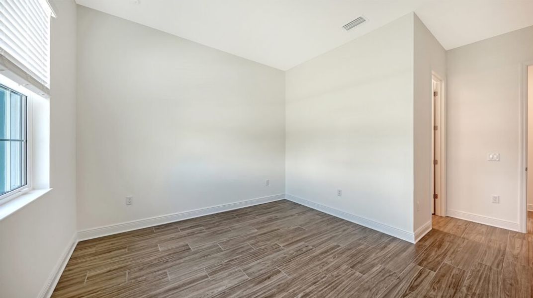 Spacious, unfurnished interior of a new home in Canoe Creek, Parrish (Image 29).