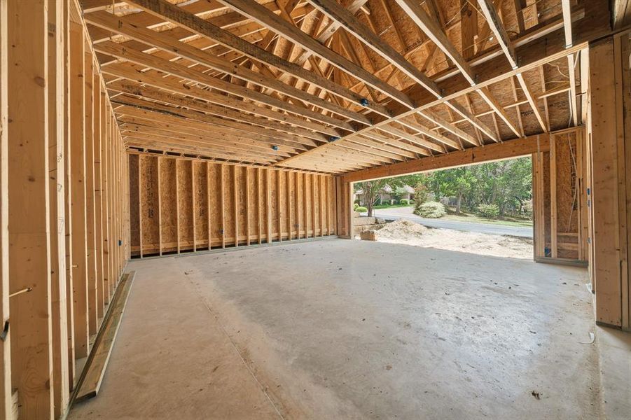 Large Garage space Large Garage space