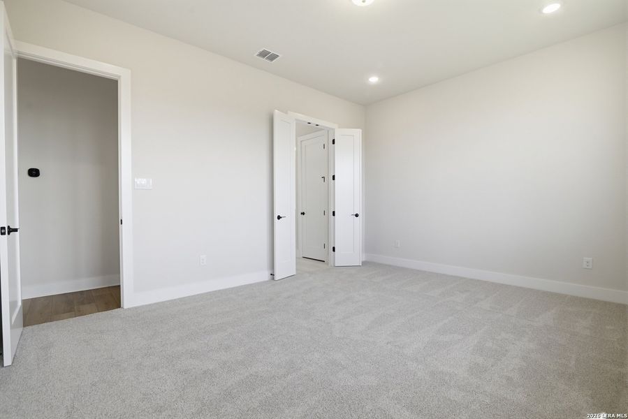 Spacious, unfurnished interior of a new home in Legacy at Lake Dunlap, New Braunfels (Image 22).