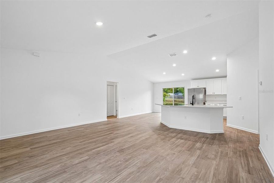 Spacious, unfurnished interior of a new home in , Ocala (Image 21).