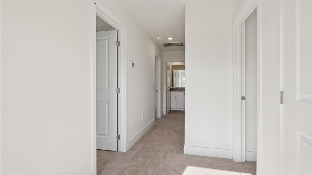 Spacious, unfurnished interior of a new home in Millstone Village, Morristown (Image 20).