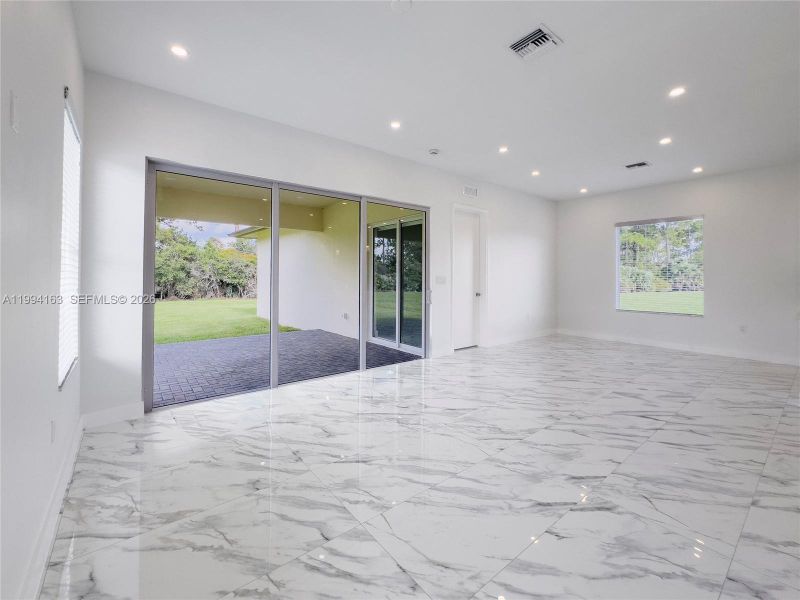 Spacious, unfurnished interior of a new home in , Port St. Lucie (Image 24).