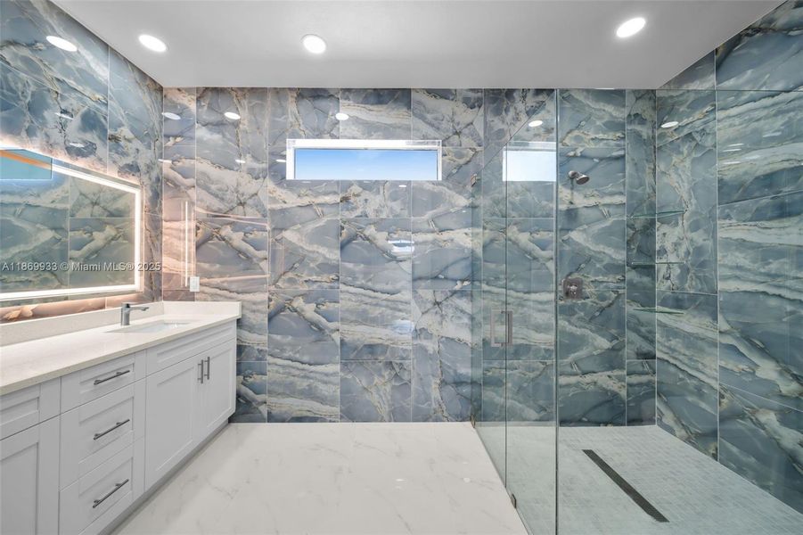 Furnished interior view inside a new home in , Cape Coral (Image 4).