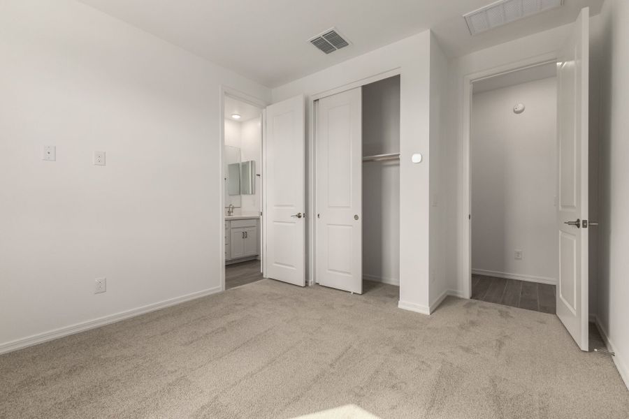 Spacious, unfurnished interior of a new home in Bella Vista Farms, San Tan Valley (Image 12). Spacious, unfurnished interior of a new home in Bella Vista Farms, San Tan Valley (Image 12).