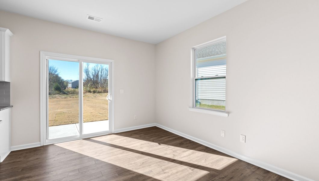 Spacious, unfurnished interior of a new home in Hunters Ridge, Woodruff (Image 19).