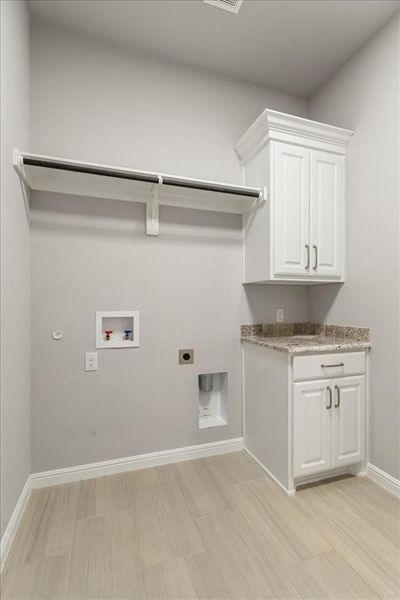 Furnished interior view inside a new home in , Weatherford (Image 7).