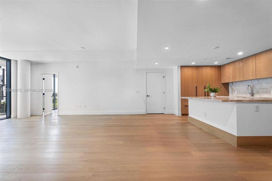 Spacious, unfurnished interior of a new home in , Bay Harbor Islands (Image 7).