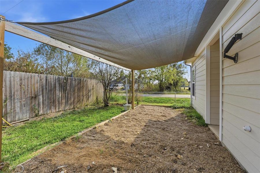 Exterior details and patio area of a home in , Gun Barrel City (Image 3).
