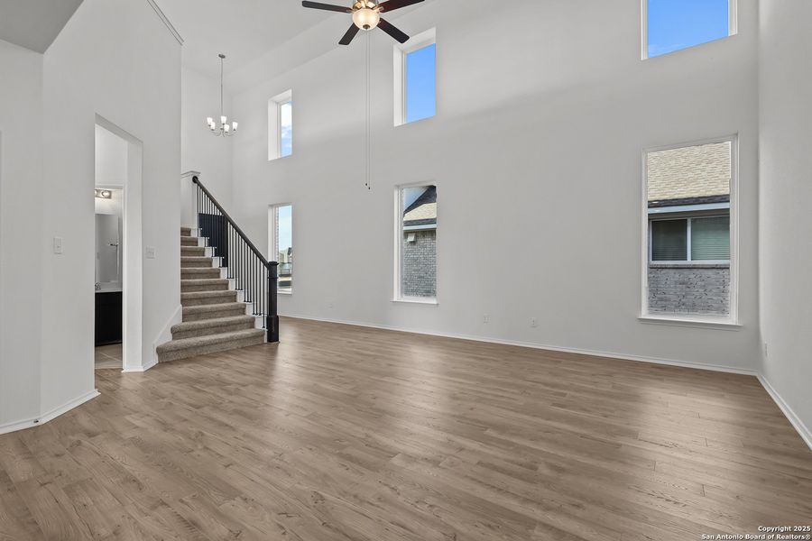 Spacious, unfurnished interior of a new home in Davis Ranch, San Antonio (Image 13).