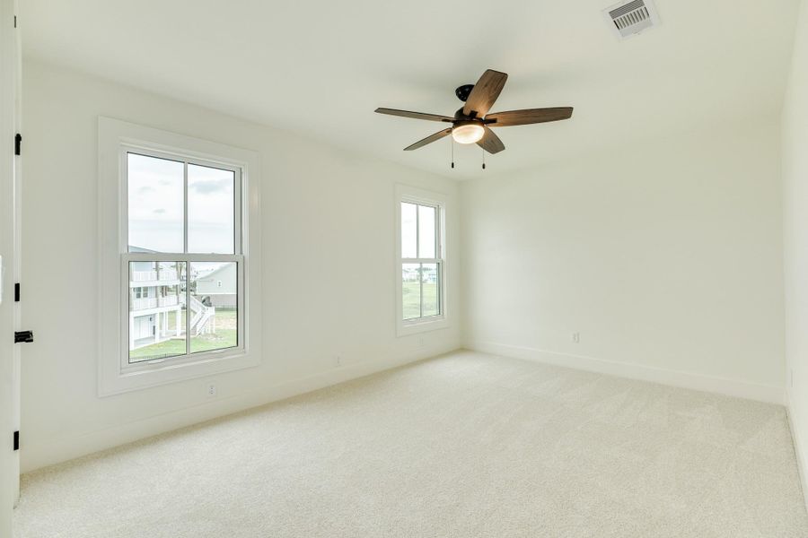 Spacious, unfurnished interior of a new home in , Galveston (Image 38).