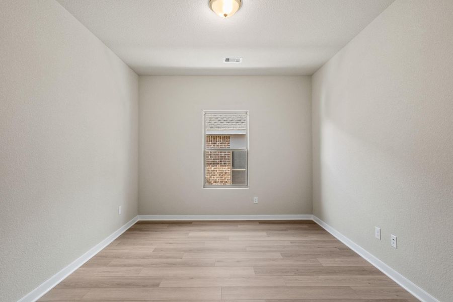 Spacious, unfurnished interior of a new home in , Conroe (Image 28).