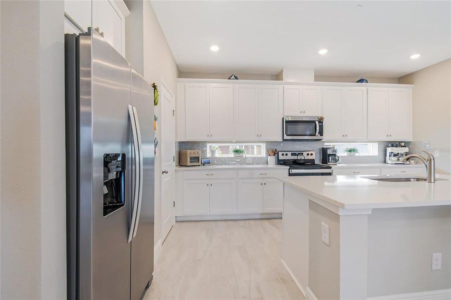 Furnished interior view inside a new home in , Orlando (Image 26).