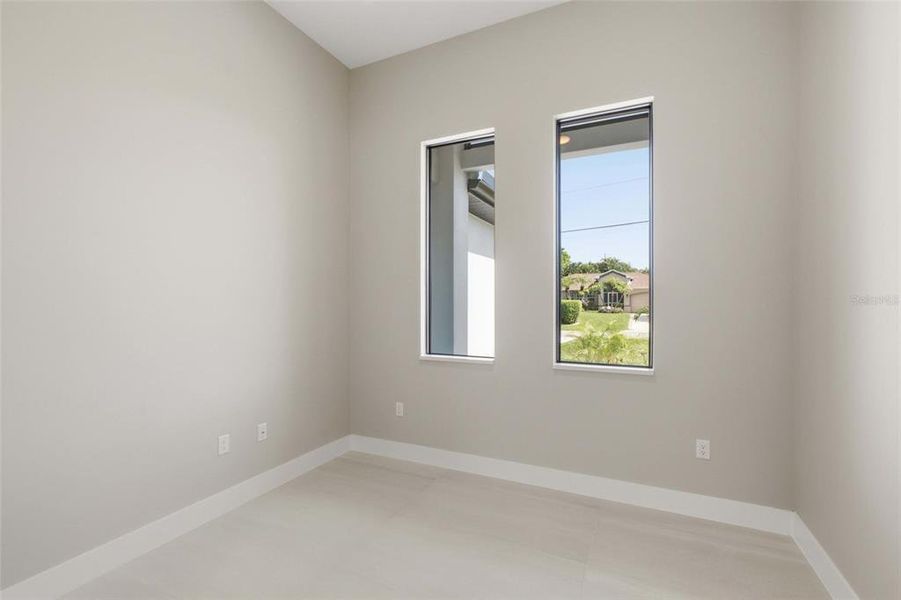 Spacious, unfurnished interior of a new home in , Cape Coral (Image 47).