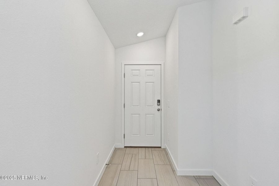 Spacious, unfurnished interior of a new home in Kings Preserve, Jacksonville (Image 26). Spacious, unfurnished interior of a new home in Kings Preserve, Jacksonville (Image 26).