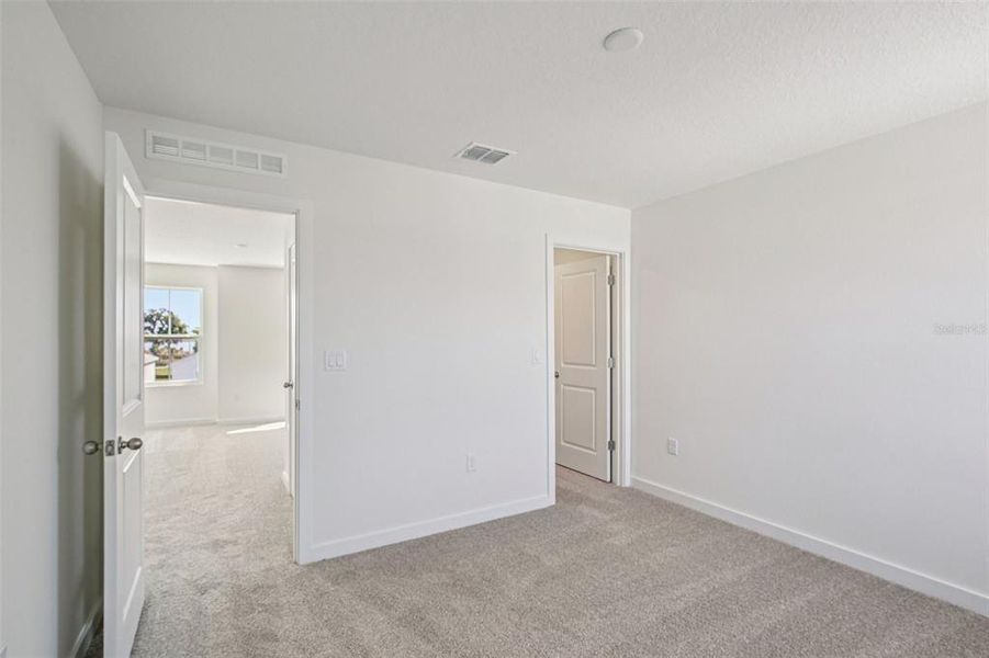 Spacious, unfurnished interior of a new home in Willowbrook North, Winter Haven (Image 31).