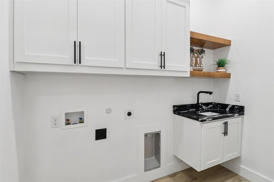 Furnished interior view inside a new home in , Dallas (Image 15).