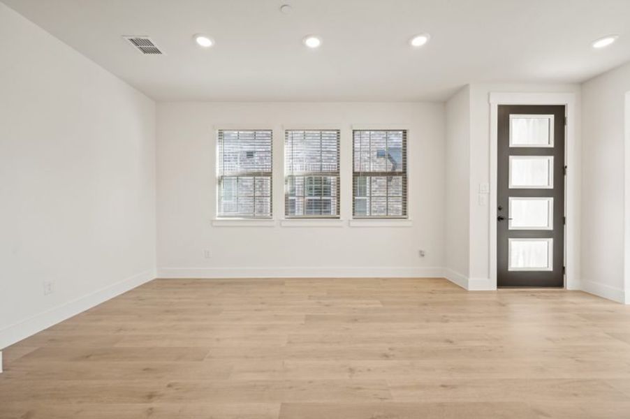 Spacious, unfurnished interior of a new home in Trinity Falls, McKinney (Image 19).