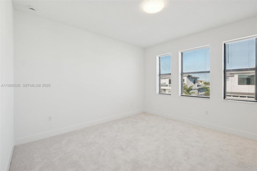 Spacious, unfurnished interior of a new home in , Palm Beach Gardens (Image 39).