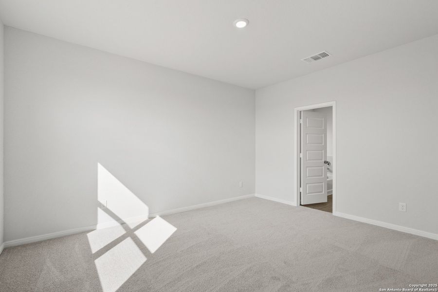 Spacious, unfurnished interior of a new home in Timber Creek, San Antonio (Image 14). Spacious, unfurnished interior of a new home in Timber Creek, San Antonio (Image 14).