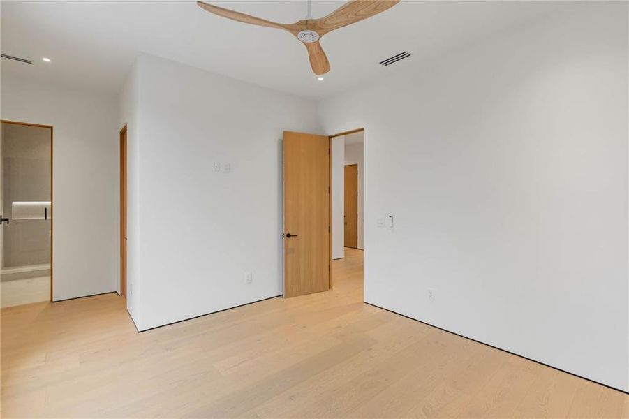 Spacious, unfurnished interior of a new home in , Atlanta (Image 22). Spacious, unfurnished interior of a new home in , Atlanta (Image 22).