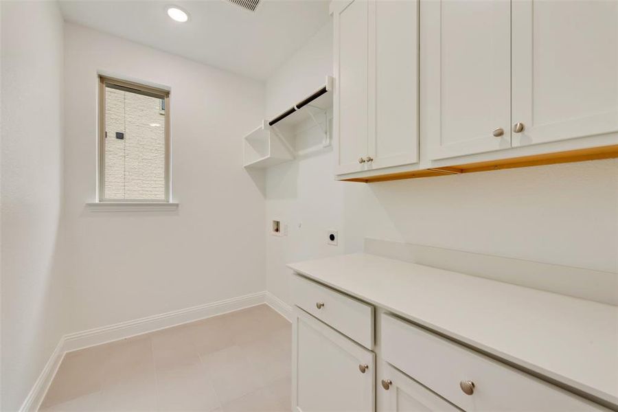 Furnished interior view inside a new home in Sutton Fields, Celina (Image 13).