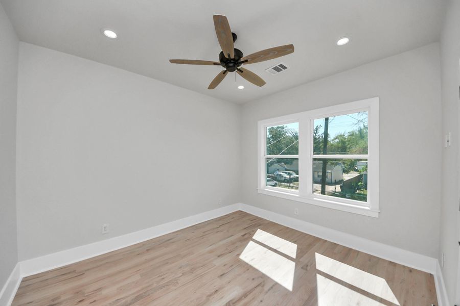 Spacious, unfurnished interior of a new home in , Houston (Image 24).