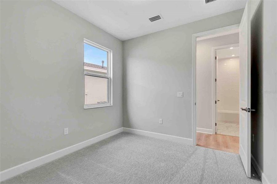 Spacious, unfurnished interior of a new home in Cresswind at Lake Harris, Tavares (Image 45).