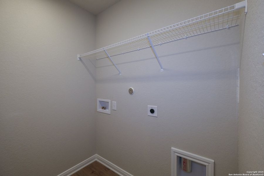 Spacious, unfurnished interior of a new home in Blue Ridge Ranch, San Antonio (Image 16). Spacious, unfurnished interior of a new home in Blue Ridge Ranch, San Antonio (Image 16).