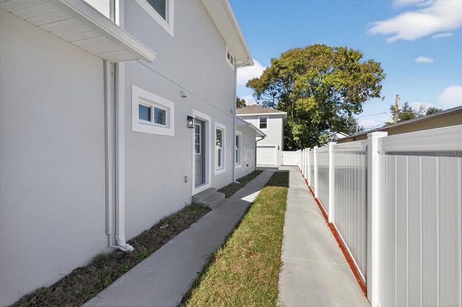 Exterior details and patio area of a home in , St. Petersburg (Image 37).