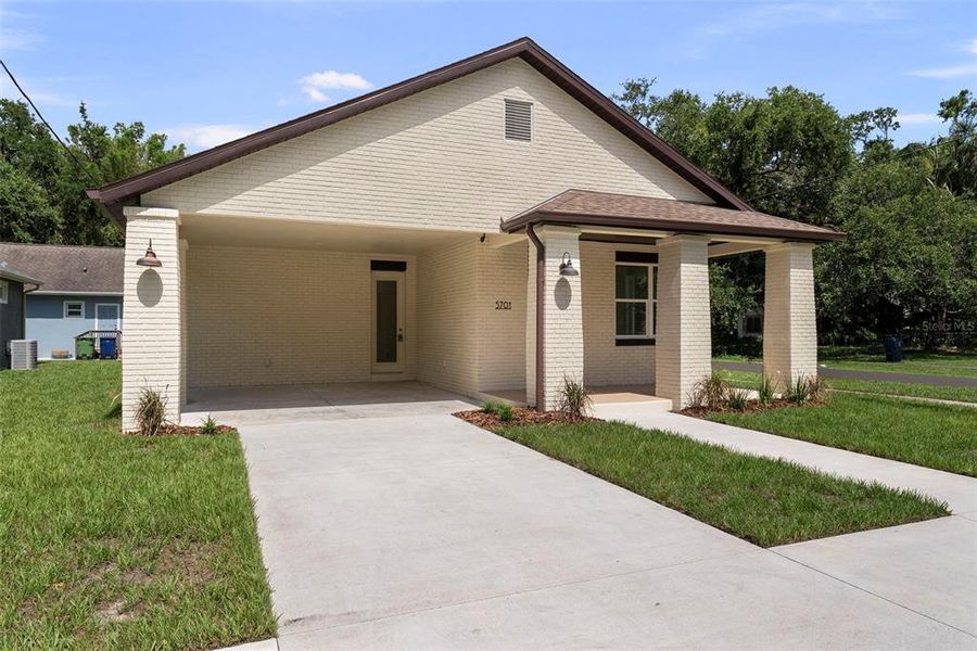 Front exterior of a new home in , Tampa, FL, highlighting curb appeal (Image 18). Front exterior of a new home in , Tampa, FL, highlighting curb appeal (Image 18).