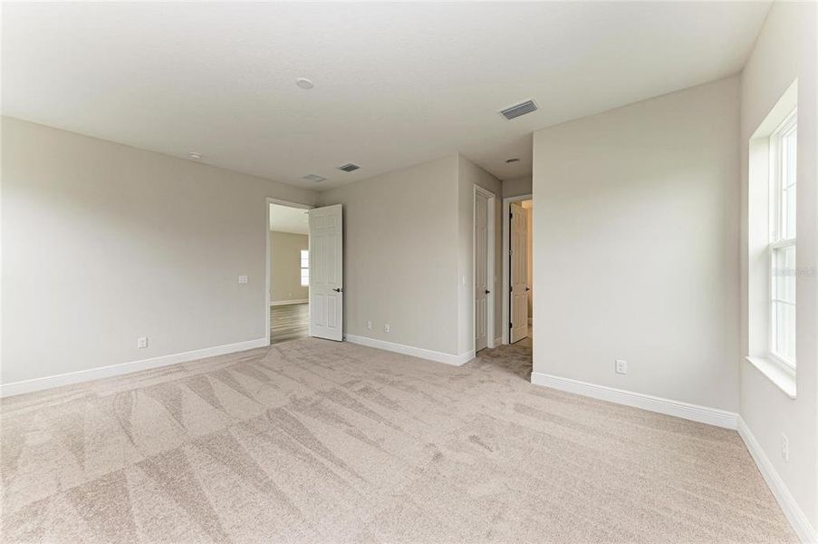 Spacious, unfurnished interior of a new home in Mirada, San Antonio (Image 18).