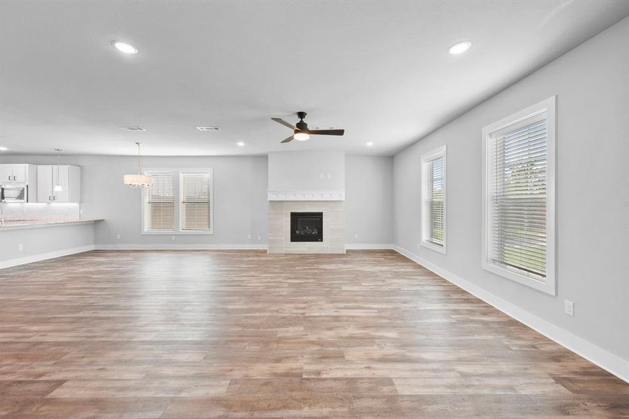 Spacious, unfurnished interior of a new home in Heritage Towne, Grand Prairie (Image 18).