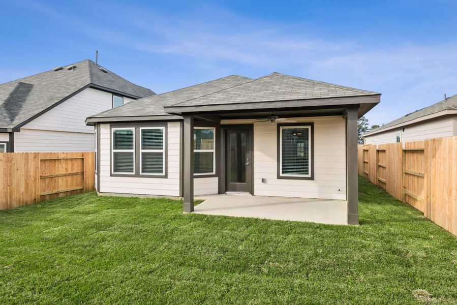 Exterior details and patio area of a home in Lone Star Landing, Montgomery (Image 3).